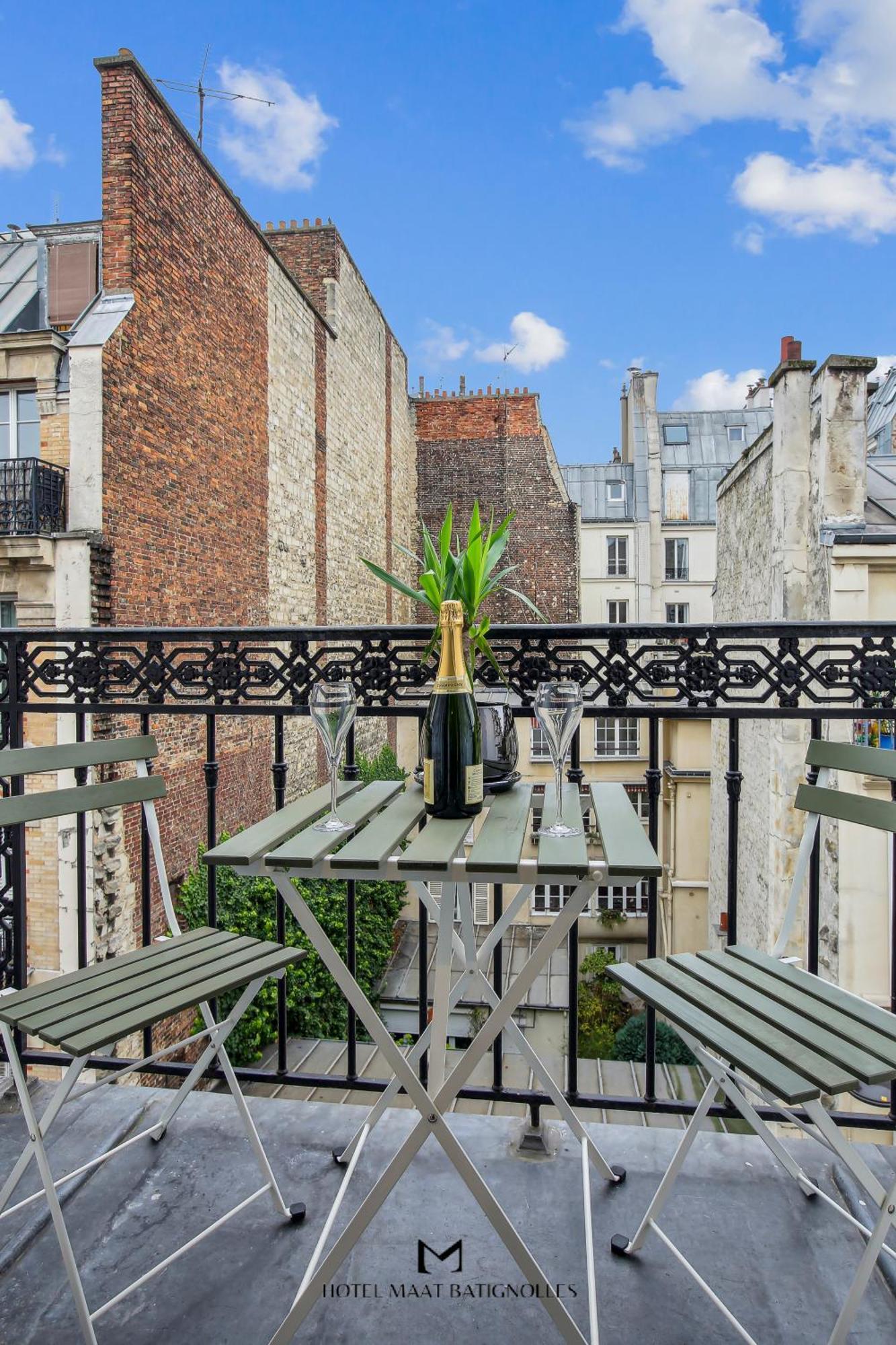 Hotel Maat Batignolles Paris Exterior foto
